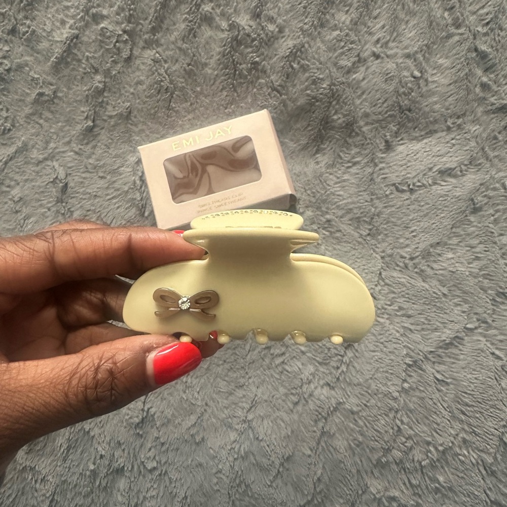 Emi Jay Vanilla Chai Sweetheart Clip